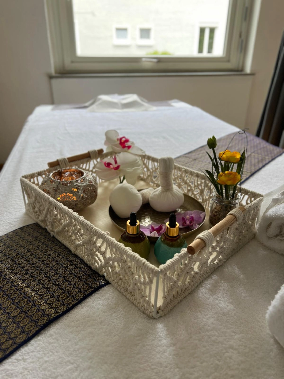 Frauen tun Massage