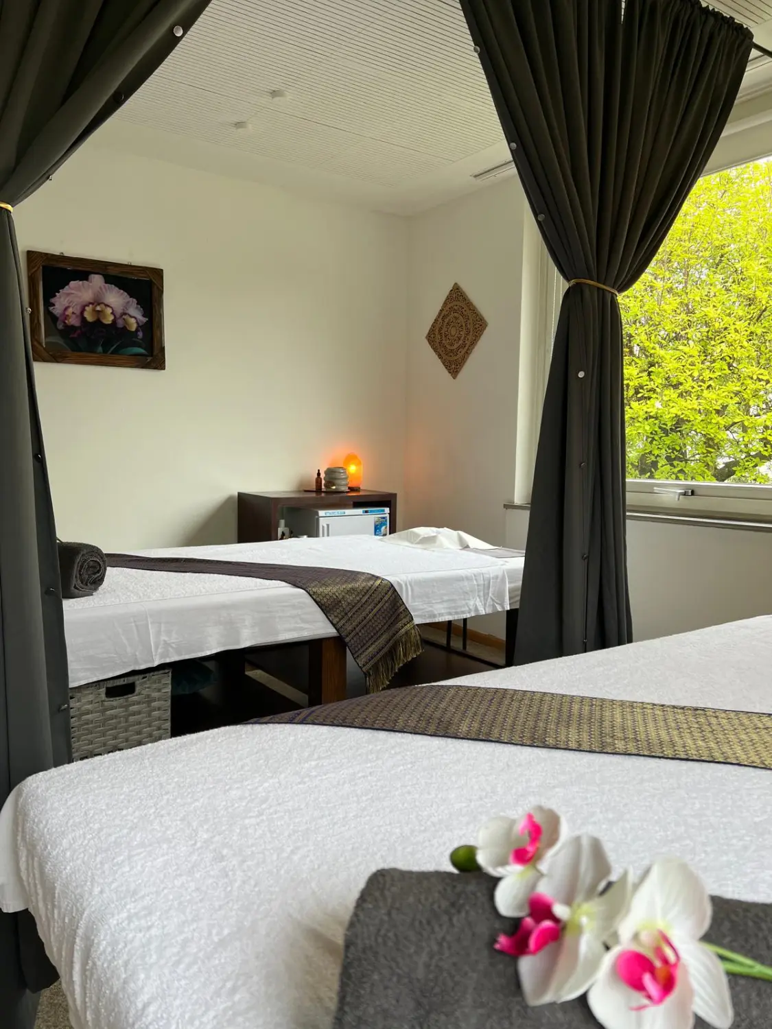 Frauen tun Massage